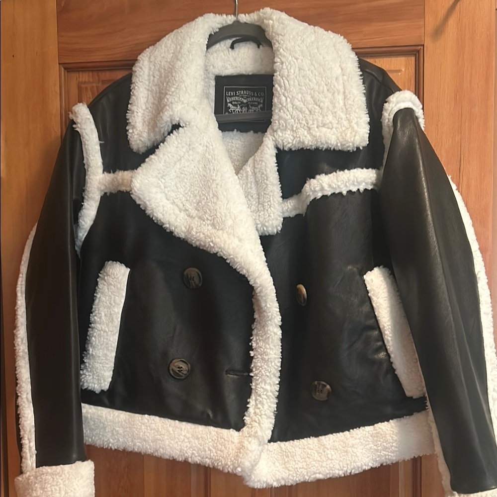 Levi’s cropped Sherpa Jacket